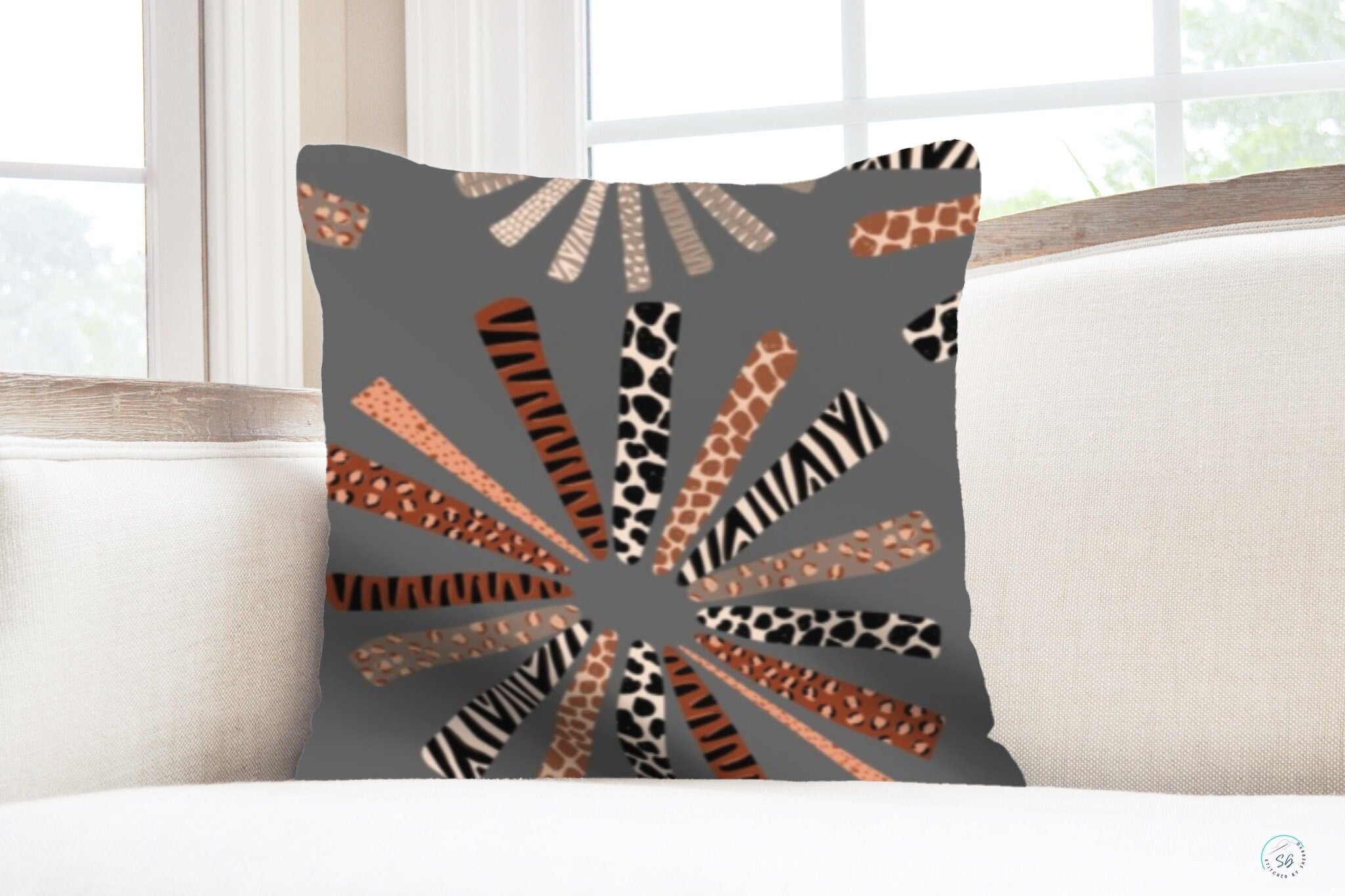 Pillow Cover or Throw Pillow Padrao Animal Print Vivid Circle Grey